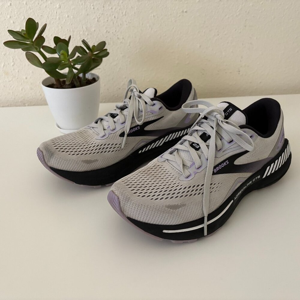Brooks Women's White and Grey Trainers size 7.5